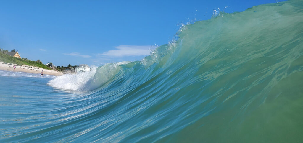 Waves,Breaking,In,Vero,Beach,,Florida